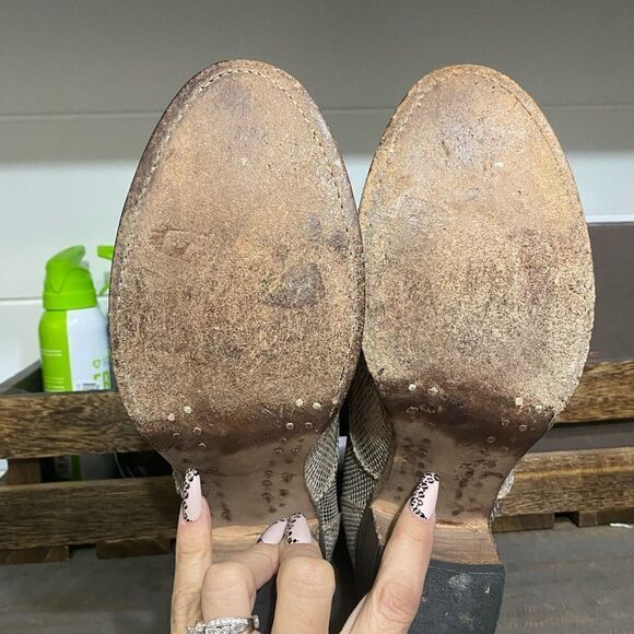 Freebird Sadie, Size 7 - Picture 3 of 3